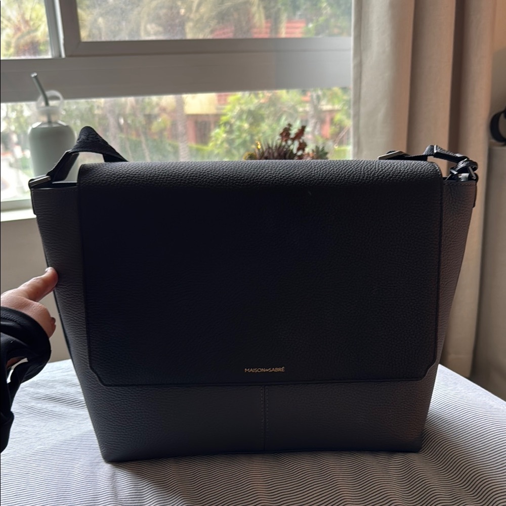 Maison de Sabre - The Flair Messenger Bag